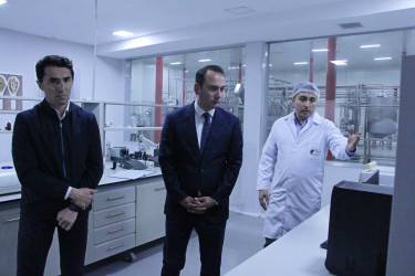 Ağdaş Rayon İcra Hakimiyyətinin başçısı Biyan Sənaye Parkında istehsal  prosesi ilə tanış olub