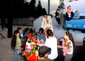 Ağdaşda Ulu Öndər Heydər Əliyevin anadan olmasının 102-ci ildönümünə həsr olunmuş konsert təşkil olunub