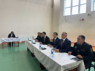 Qaradağlı kəndində sakinlərin müraciətləri dinlənilib