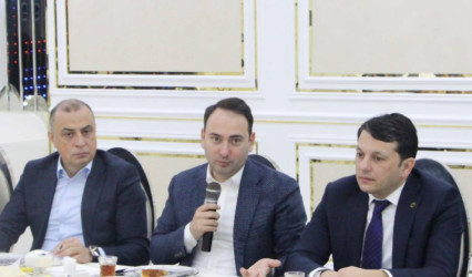 Ağdaşda sahibkarlarla görüş keçirilib