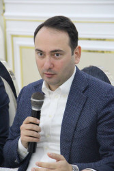 Ağdaşda sahibkarlarla görüş keçirilib