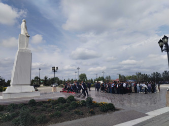 Ağdaşda xalqımızın ümummilli lideri Heydər Əliyevin anadan olmasının 101-ci ildönümü qeyd edilib.