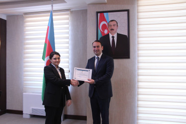 Könüllülük fəaliyyətini başa vuran gənclərə  şəhadətnamələr təqdim edilib