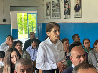 Şıxlı kəndində sakinlərin müraciətləri dinlənilib