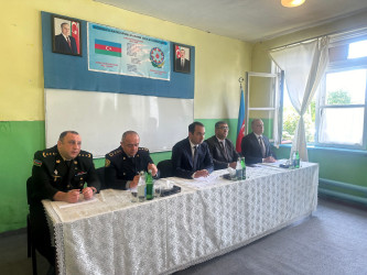Yuxarı Nemətabad kəndində sakinlərin müraciətləri dinlənilib.