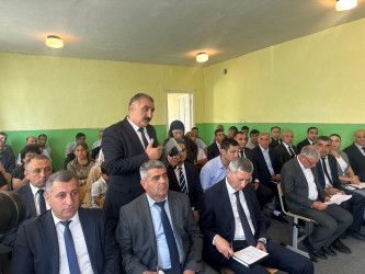 Yuxarı Nemətabad kəndində sakinlərin müraciətləri dinlənilib.