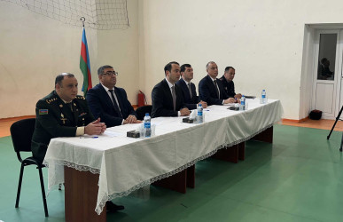 Qaradağlı kəndində sakinlərin müraciətləri dinlənilib