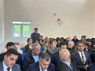 Qaradağlı kəndində sakinlərin müraciətləri dinlənilib